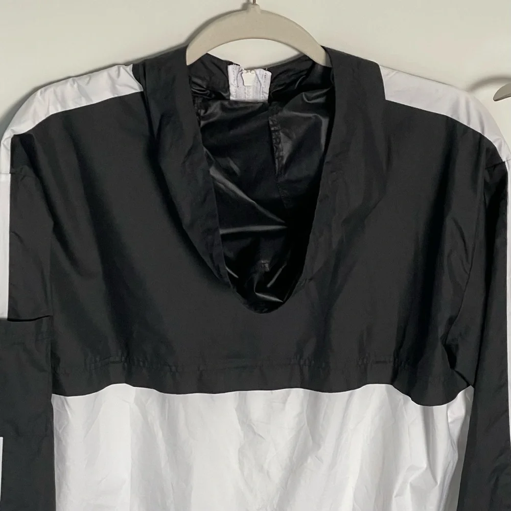 Nike Women's Logo Printed Woven Active Hooded Jacket Size Small 54239